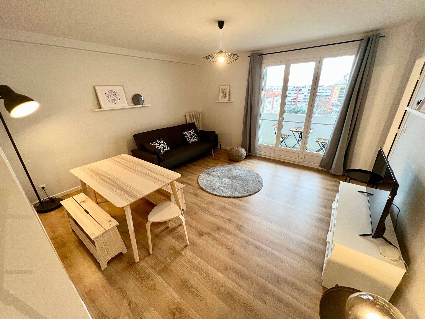 5 pièces 75 m² · à Villeurbanne · 75 m² · 515 €