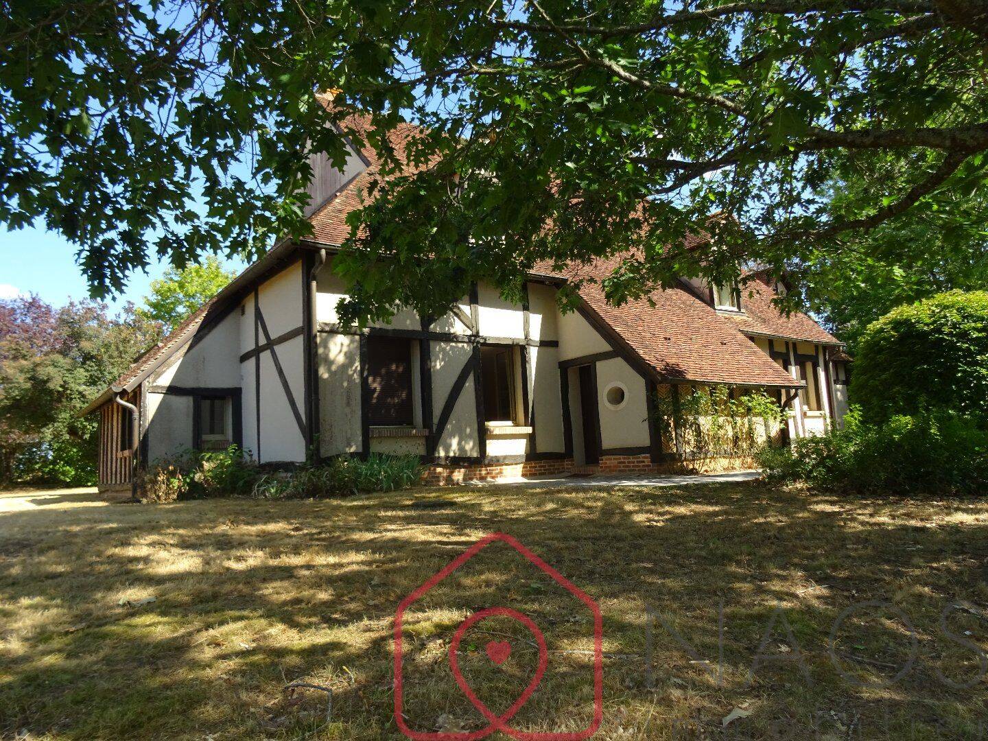 Maison 8 pièces 252 m² · à Les Aix-d'Angillon · 252 m² · 340 000 €