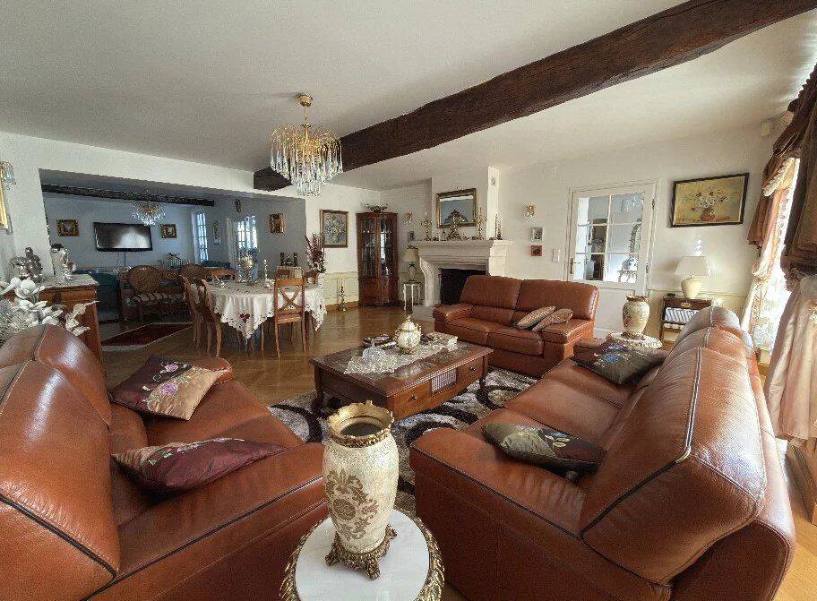 Maison 10 pièces 360 m² · à Crépy · 360 m² · 468 000 €