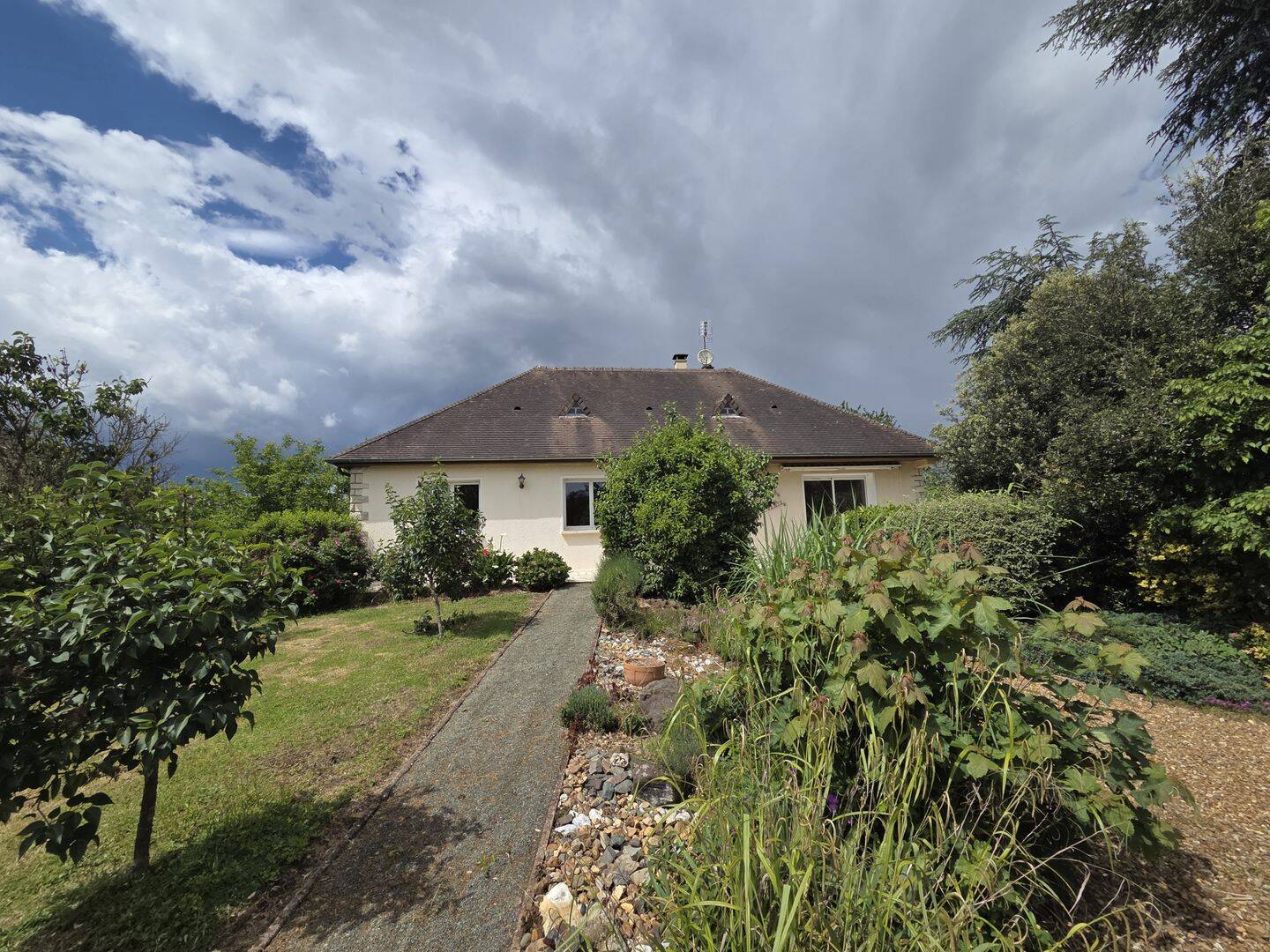 Maison 5 pièces 115 m² · à Neuville-sur-Sarthe · 115 m² · 261 000 €