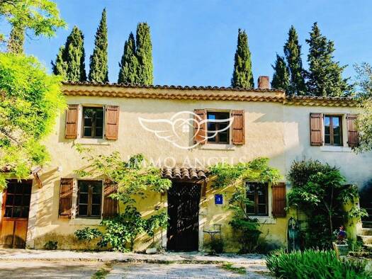 Maison à vendre 945 000 € 10 pièces 7 chambres 278 m² 3 916 m² de terrain Est Valréas 84600