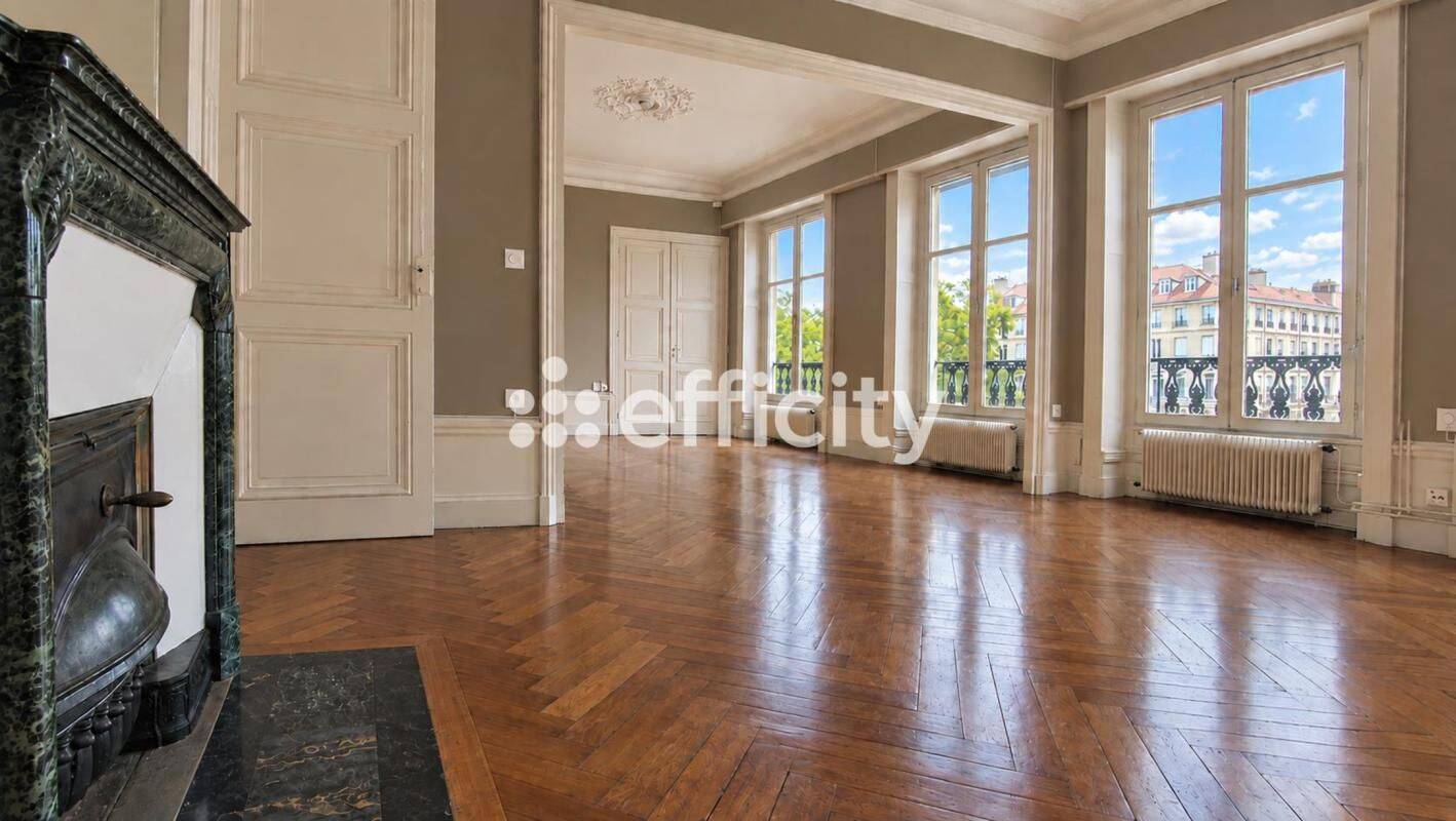 Appartement 6 pièces 165 m² · à Saint-Étienne · 165 m² · 210 000 €