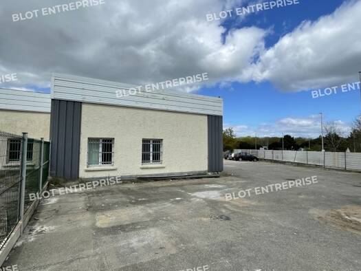 Entrepôt à louer 2 500 € 270 m² d'espace de stockage Ermur-Les Forges Pornichet 44380