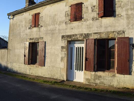 Maison à vendre 69 500 € 4 pièces 1 chambre 117 m² 1 000 m² de terrain Villefagnan 16240