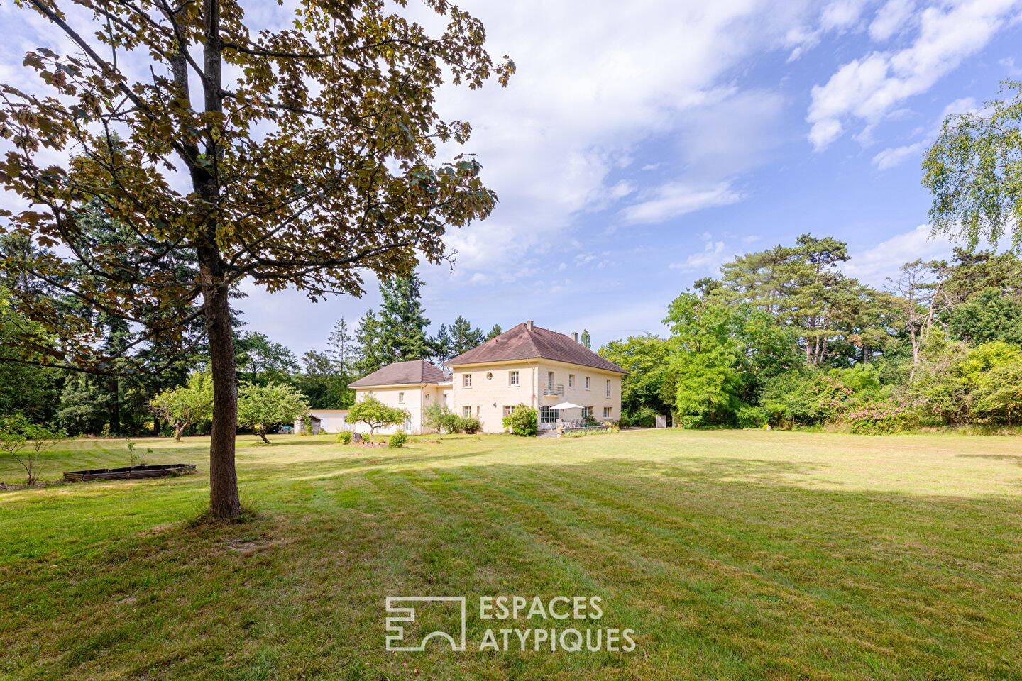 Maison 16 pièces 411 m² · à Lamorlaye · 411 m² · 1 395 000 €