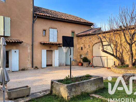 Mas à vendre 520 000 € 7 pièces 3 chambres 148 m² 706 m² de terrain Robion 84440