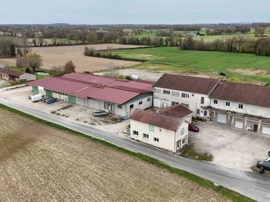 Immeuble à vendre 348 000 € 244 m² Neuville-les-Dames 01400