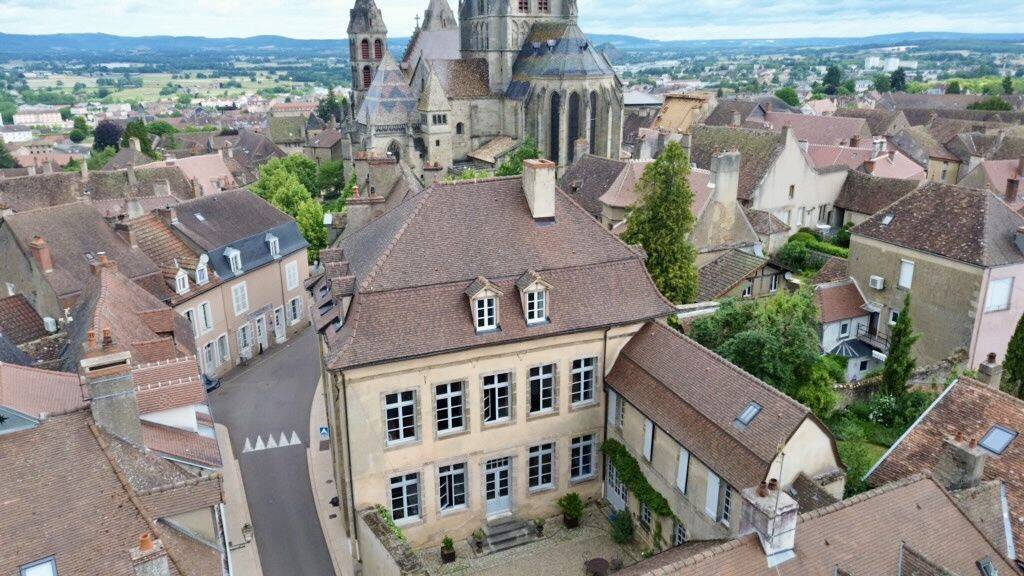 Maison 16 pièces 375 m² · à Autun · 375 m² · 680 000 €