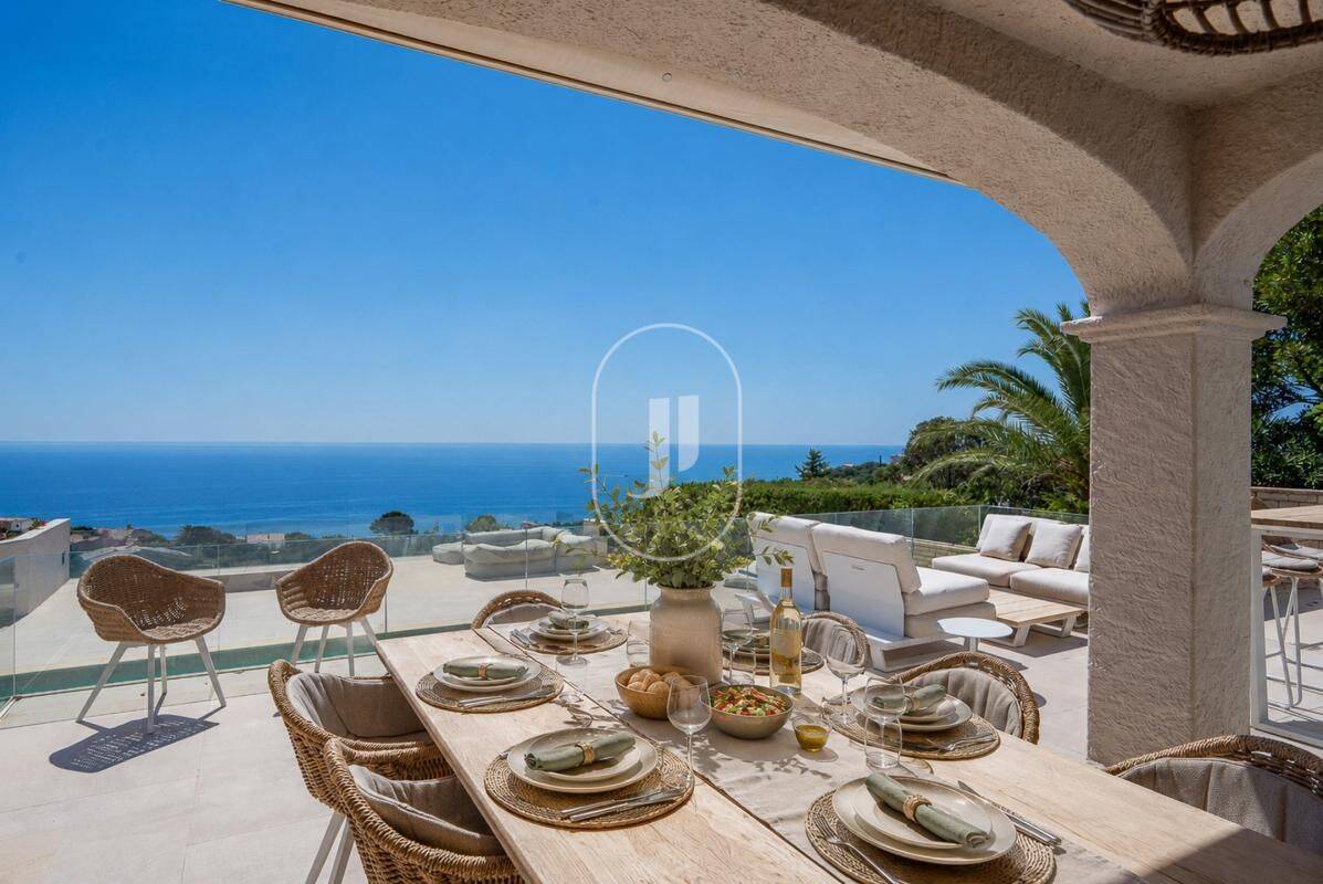 Maison 8 pièces 153 m² · à Roquebrune-sur-Argens · 153 m² · 1 850 000 €