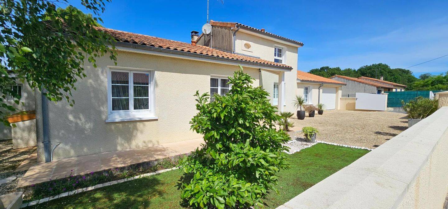 Maison 7 pièces 154 m² · à Puymoyen · 154 m² · 289 000 €