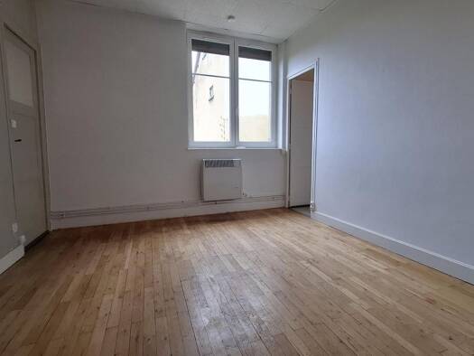 Appartement à louer 370 € 2 pièces 1 chambre 33,8 m² Étage 3/3 Centre Ville Bourg-en-Bresse 01000