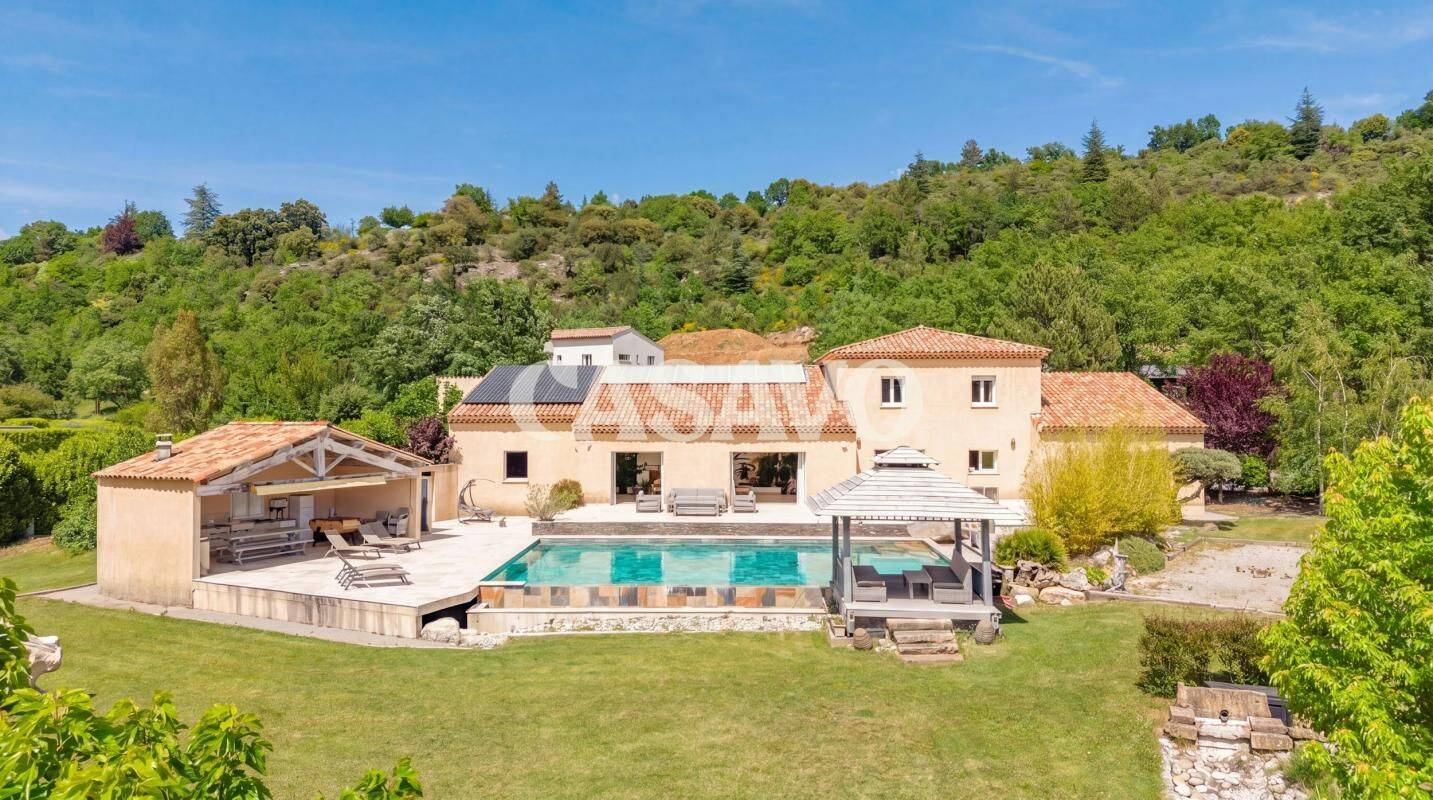Maison 13 pièces 530 m² · à Entrepierres · 530 m² · 1 260 000 €