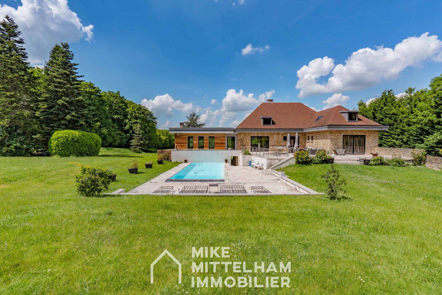 Maison 14 pièces 474 m² · à Montfort-l'Amaury · 474 m² · 2 300 000 €