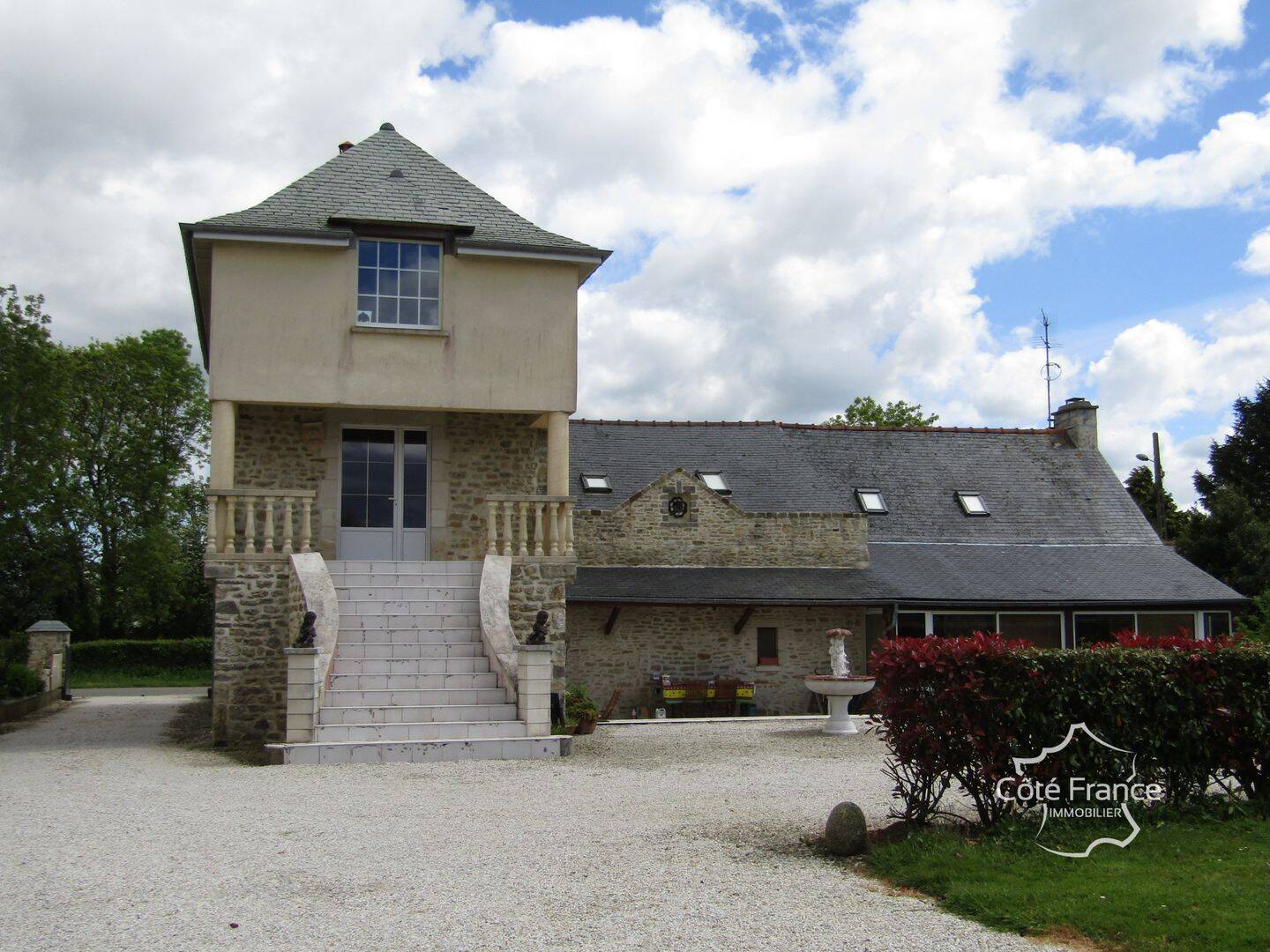 Maison 8 pièces 295 m² · à Le Ham · 295 m² · 303 000 €