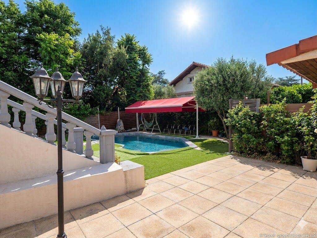 Maison 7 pièces 211 m² · à Bron · 211 m² · 799 000 €