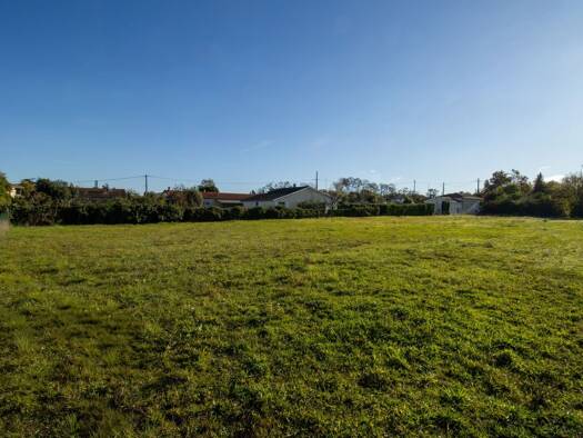 Terrain constructible viabilisé à vendre 155 000 € 1 241 m² de terrain Saint-Jory 31790