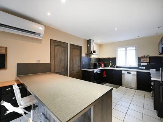 Maison de plain-pied à vendre 199 998 € 5 pièces 3 chambres 106 m² 588 m² de terrain Chassors 16200