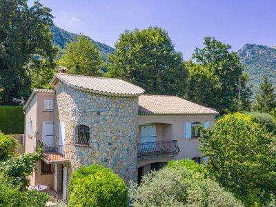 3 pièces 84 m² · à Le Bar-sur-Loup · 84 m² · 1 450 €