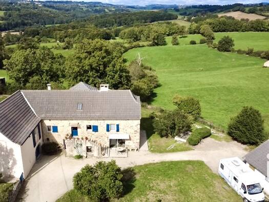 Maison à vendre 235 000 € 5 pièces 4 chambres 145 m² 4 000 m² de terrain La Salvetat-Peyralès 12440