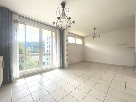 Appartement à vendre 130 000 € 5 pièces 4 chambres 86,4 m² Étage 4/4 Poya-Plans Fontaine 38600