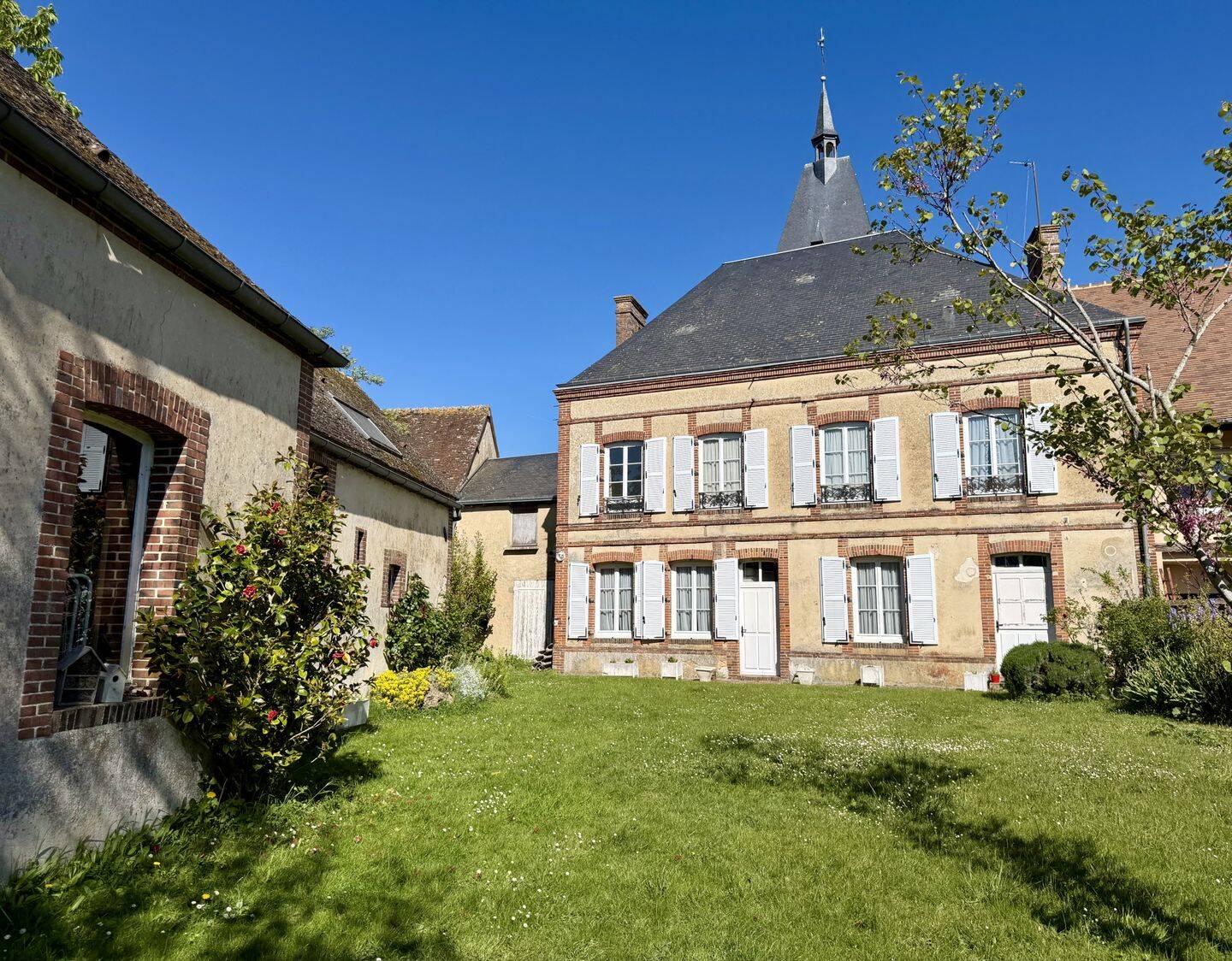 Maison 8 pièces 190 m² · à Châteauneuf-en-Thymerais · 189,6 m² · 222 000 €