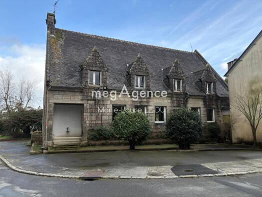 Maison à vendre 126 000 € 12 pièces 4 chambres 298 m² 458 m² de terrain Guerlesquin 29650