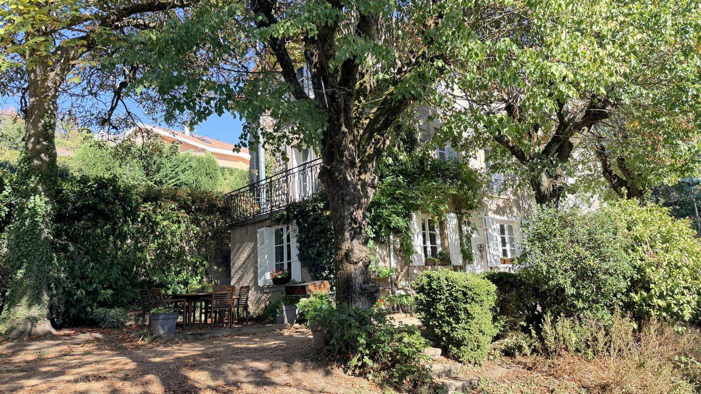Maison 7 pièces 210 m² · à Saint-Priest-en-Jarez · 210 m² · 489 000 €