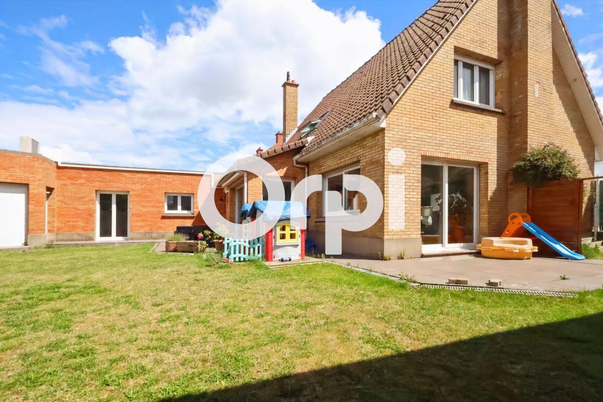 Maison 5 pièces 202 m² · à Coudekerque-Branche · 202 m² · 330 750 €