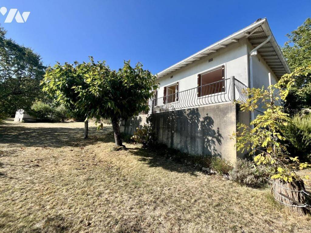 Maison 4 pièces 233 m² · à Saint-Julien-de-Peyrolas · 233 m² · 230 000 €