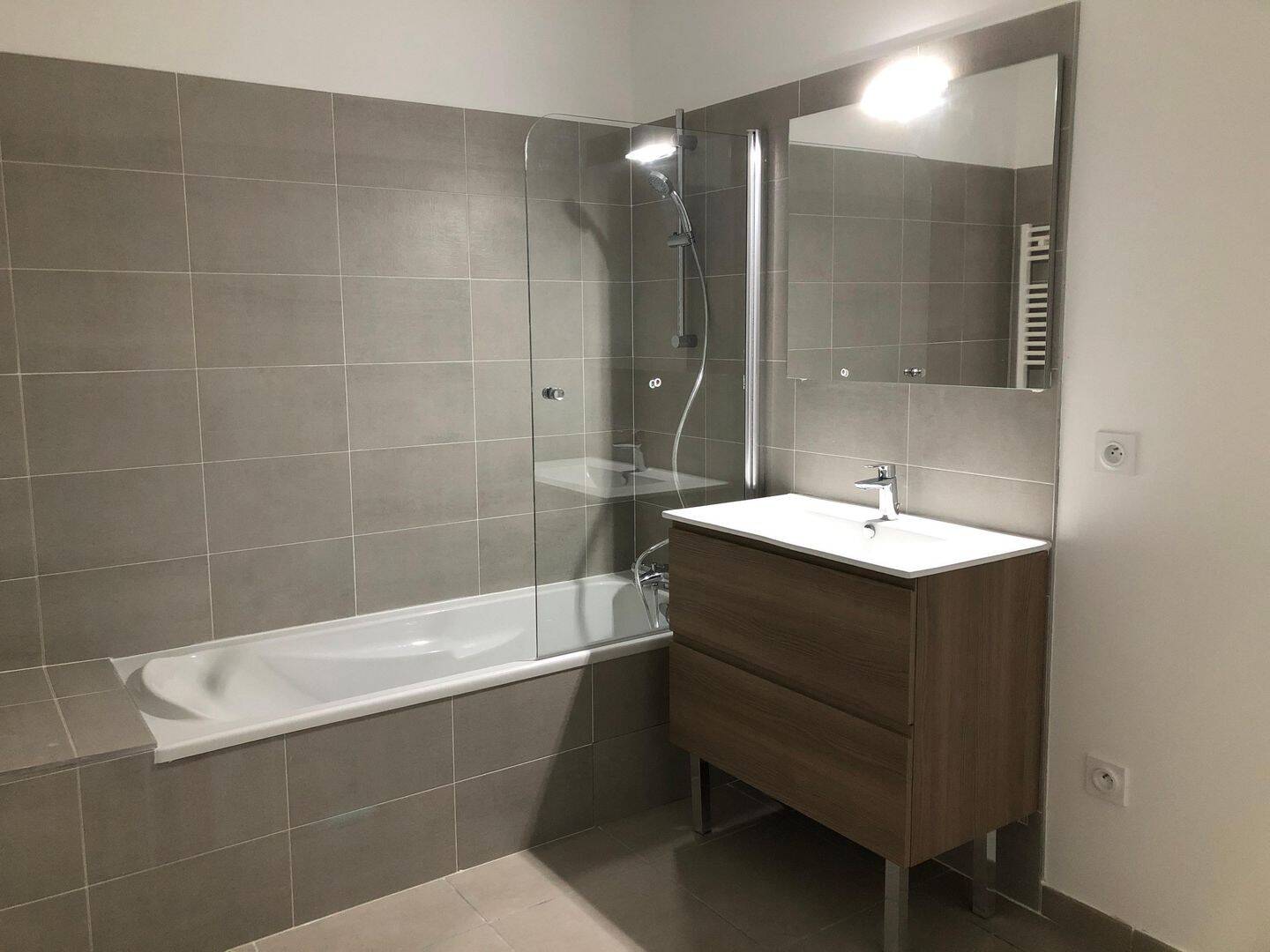 Appartement 3 pièces 63 m² · à Saint-Égrève · 63 m² · 928 €