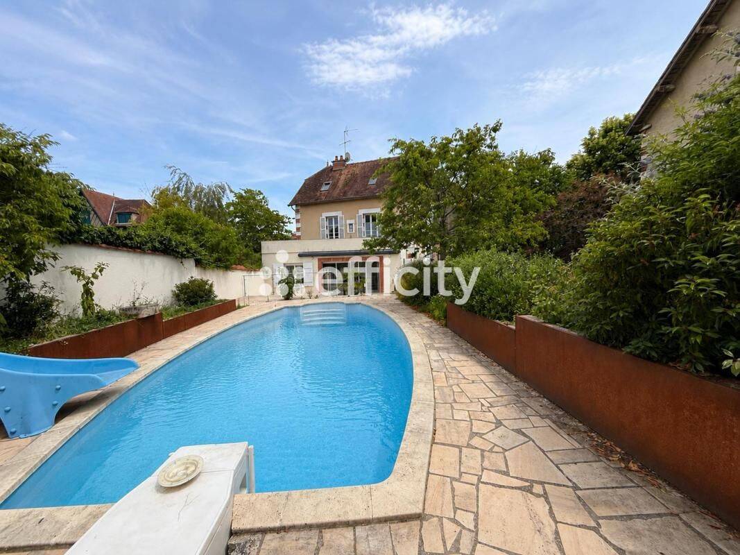 Maison 7 pièces 200 m² · à Auxerre · 200 m² · 469 000 €