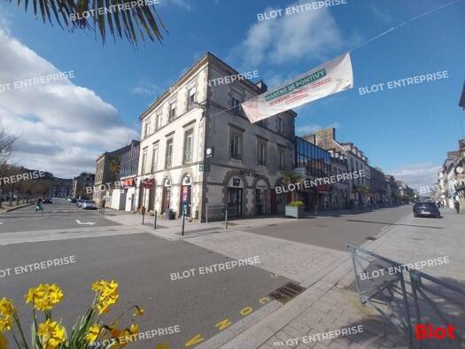 Local commercial à louer 1 558 € 66 m² de surface de vente Centre Ville Pontivy 56300