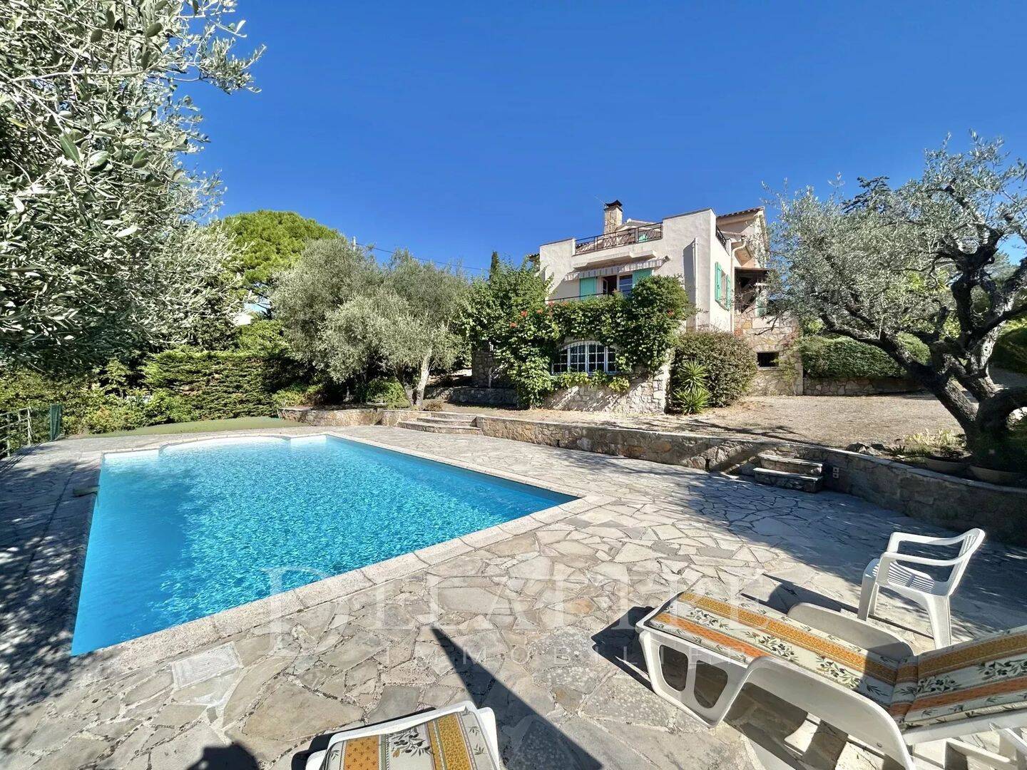 Maison 8 pièces 170 m² · à Le Rouret · 170 m² · 1 080 000 €