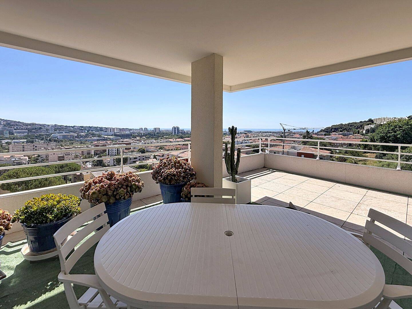 Appartement 4 pièces 107 m² · à Saint-Laurent-du-Var · 107 m² · 799 000 €