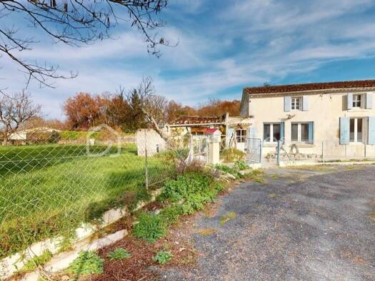 Maison à vendre 133 000 € 3 pièces 1 chambre 66,5 m² 1 859 m² de terrain Saint-Savinien 17350