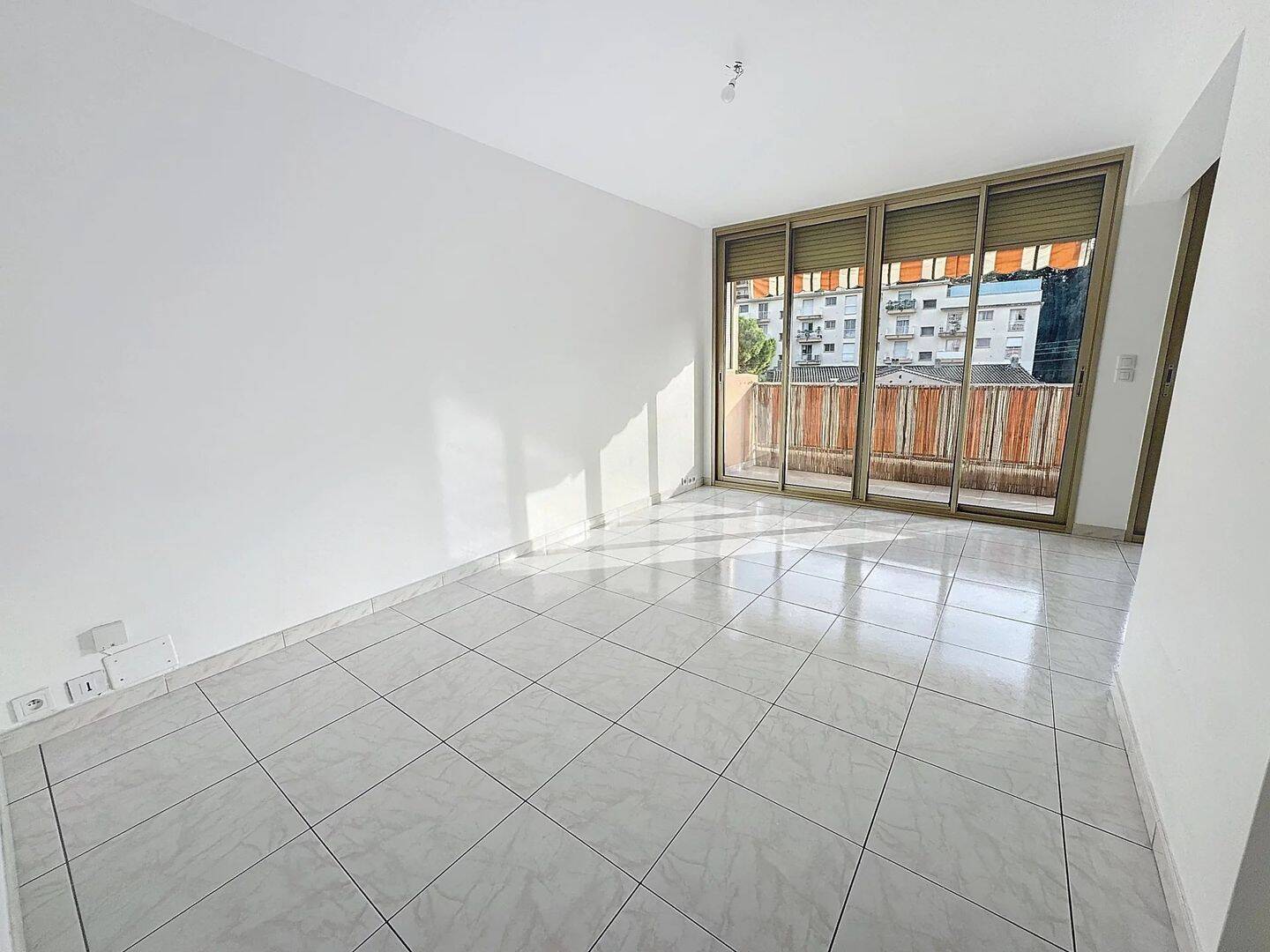 Appartement 3 pièces 70 m² · à Antibes · 69,5 m² · 1 500 €