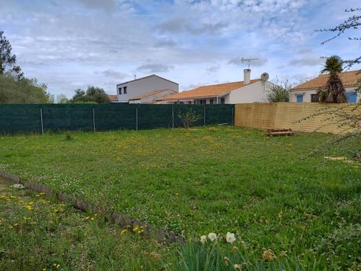 Terrain constructible à vendre 160 000 € 477 m² de terrain Sainte-Soulle 17220