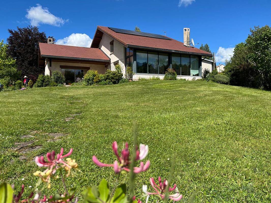 Maison 7 pièces 180 m² · à Arinthod · 180 m² · 320 000 €
