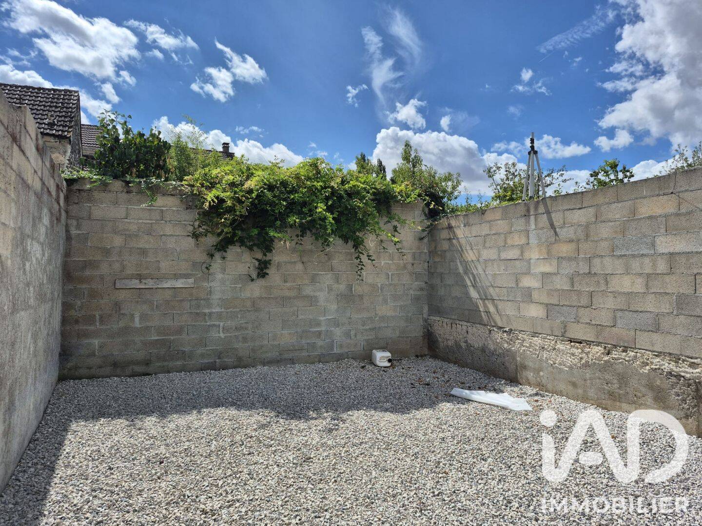 Terrain de 316 m² à Saint-Jean-les-Deux-Jumeaux - photo 2