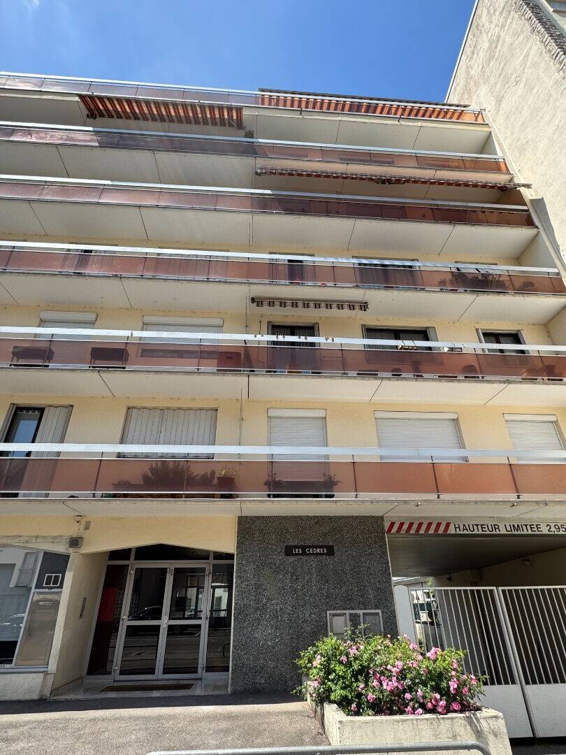T4BIS DE 103.67 m2 RUE CHARLES DUMONT — 16