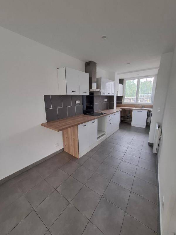 Maison 4 pièces 146 m² · à Saint-Cyr-sur-Morin · 146,3 m² · 980 €/mois