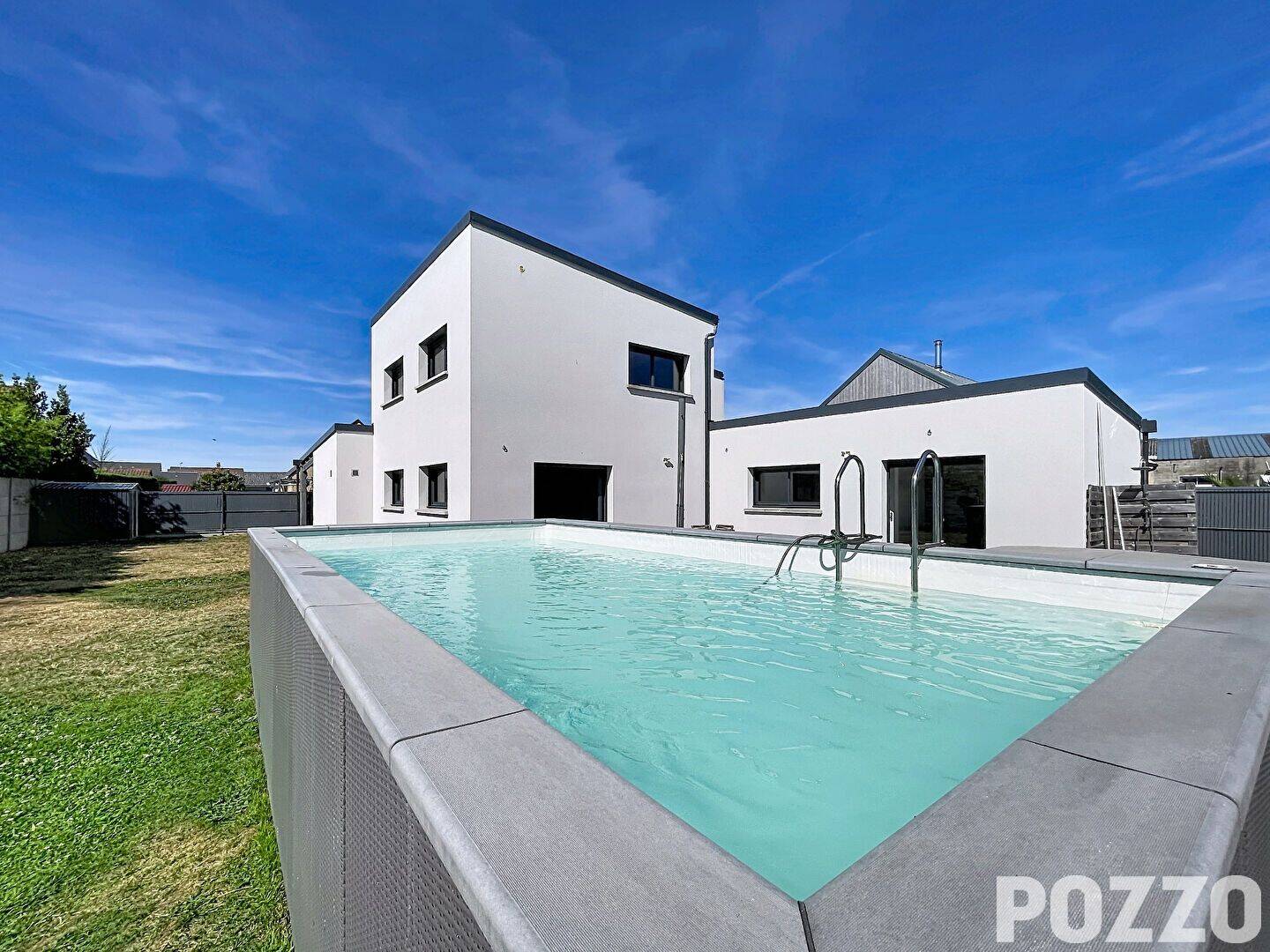 Maison 6 pièces 150 m² · à Gouville-sur-Mer · 150 m² · 469 000 €