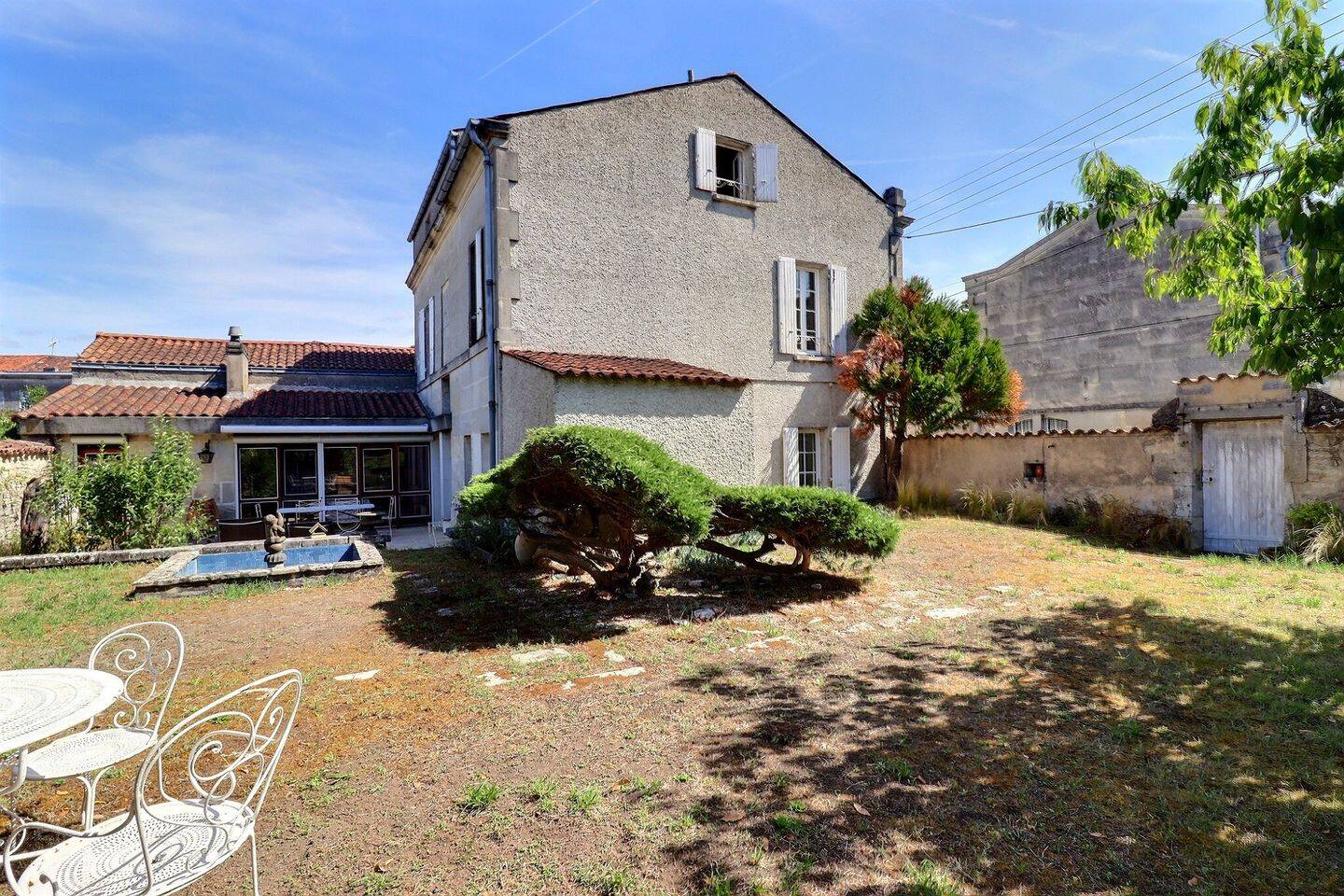 Maison 12 pièces 313 m² · à Cognac · 312,9 m² · 319 500 €