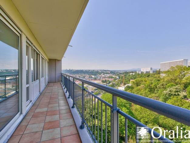 Appartement à vendre 198 000 € 4 pièces 2 chambres 81 m² 13ème étage La Duchère Lyon 9ème arrondissement 69009