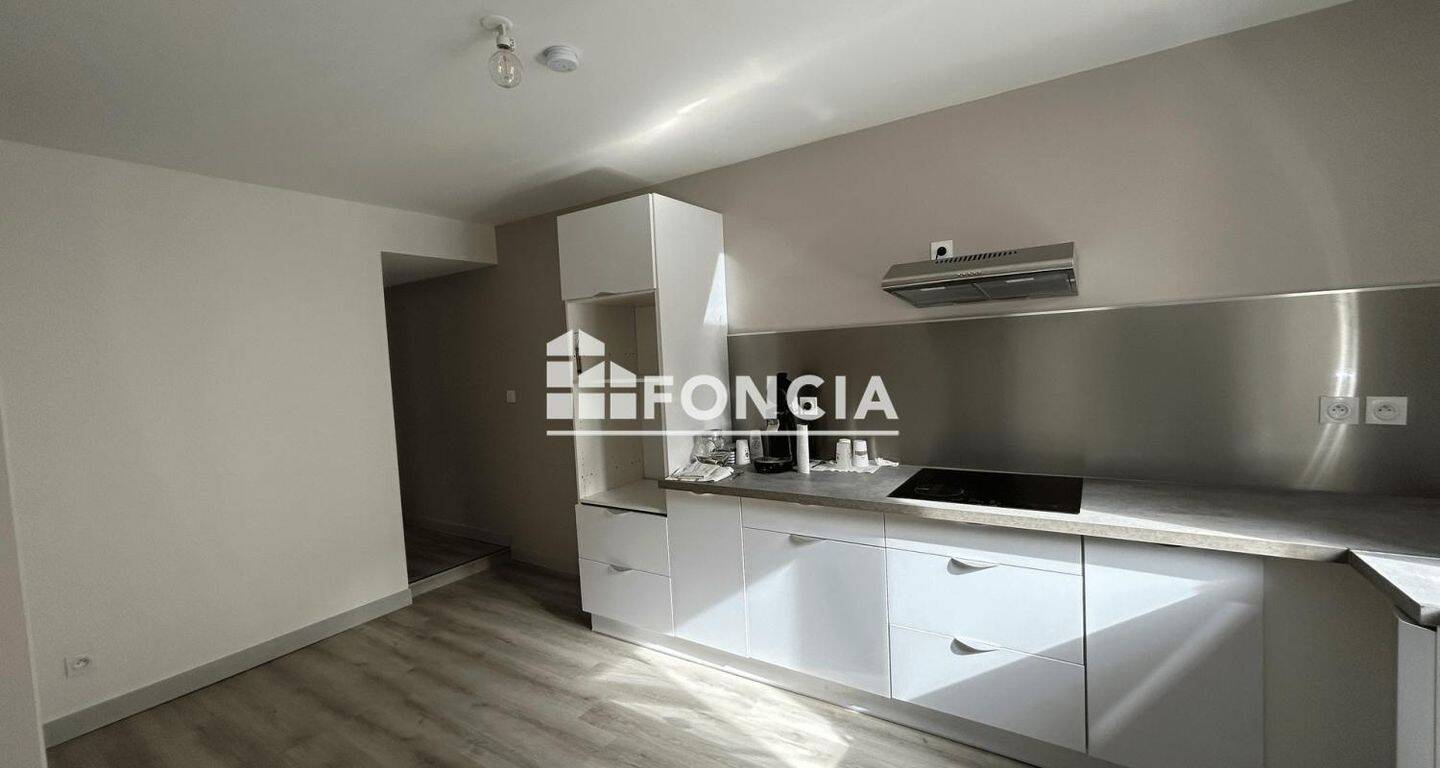 Maison 5 pièces 111 m² · à Beausemblant · 111 m² · 970 €