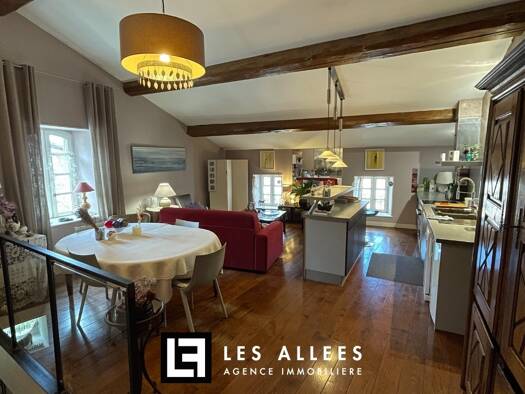 Maison à vendre 525 000 € 6 pièces 4 chambres 193 m² Grignan 26230