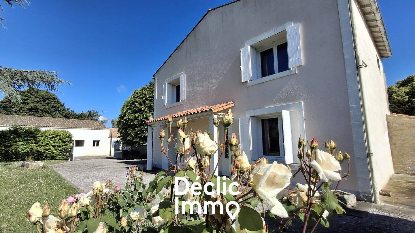 Maison 5 pièces 120 m² · à Pont-l'Abbé-d'Arnoult · 120 m² · 231 000 €