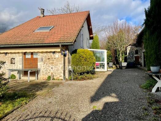 Maison à vendre 350 000 € 10 pièces 3 chambres 122 m² 2 463 m² de terrain Anglefort 01350