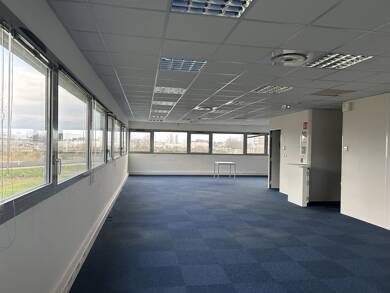 Espace bureau à vendre 580 000 € 316 m² de bureaux divisible de 316 m² à 316 m² Montoir de Bretagne 44550