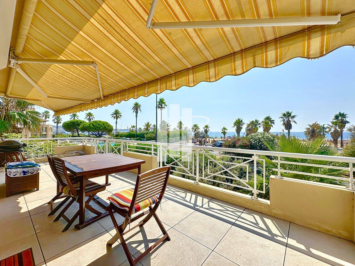 Maison 9 pièces 243 m² · à Fréjus · 243 m² · 2 498 000 €